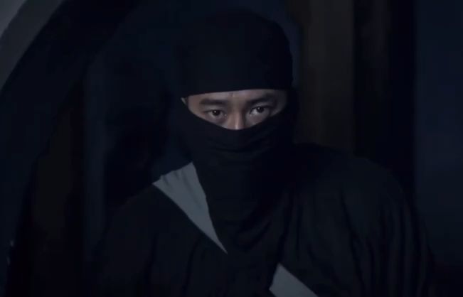 黑衣蒙面人智盗宝库