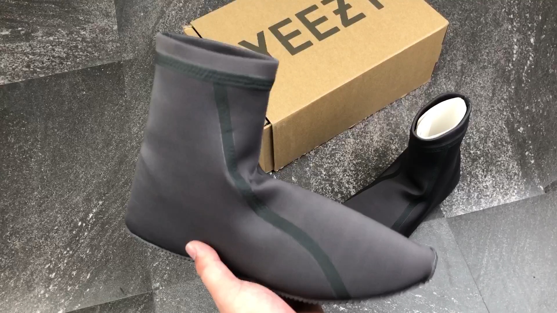 yeezy 巫师鞋 ?
