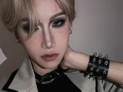 Tải video: 小心些，战士，准备好你的宝剑【金属家庭｜Dee cos】