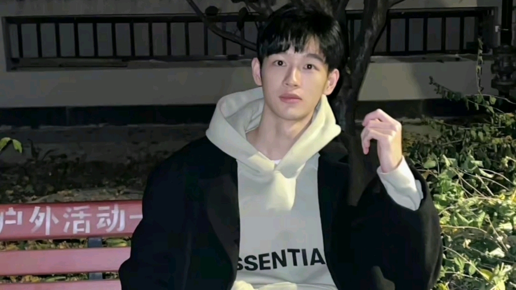 24岁的演员吴迪飞宣布退圈!演艺生涯告别与未知未来