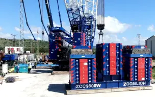 Descargar video: 中联重科 Zoomlion ZCC9800W 履带起重机在土耳其恰纳卡莱