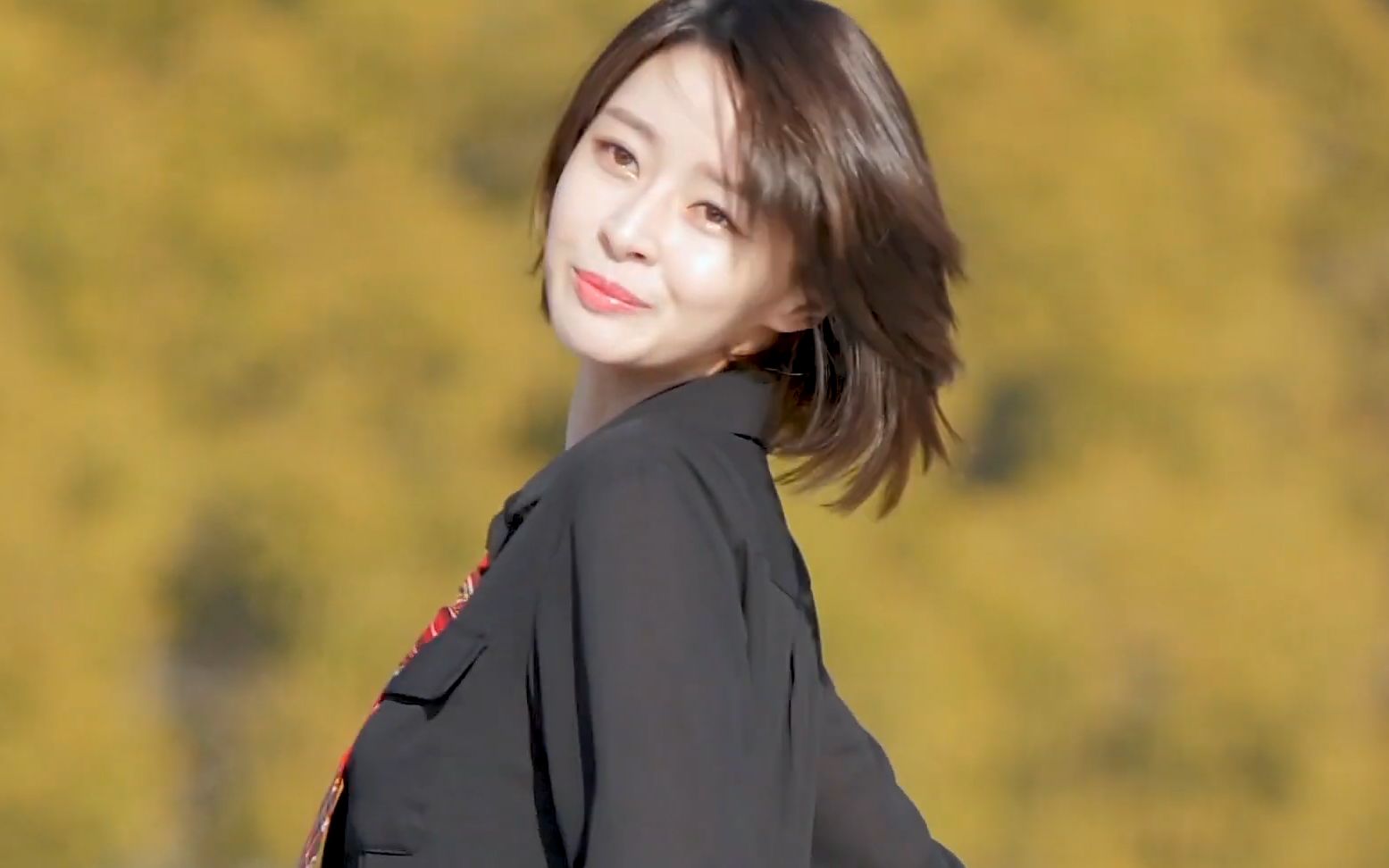 「hellovenus/权娜拉」短头发的权娜拉笑容太美了