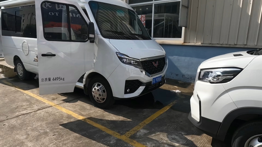 五菱s300二手房车刚开了半年就要卖了去上班,咱没钱,买不起啊