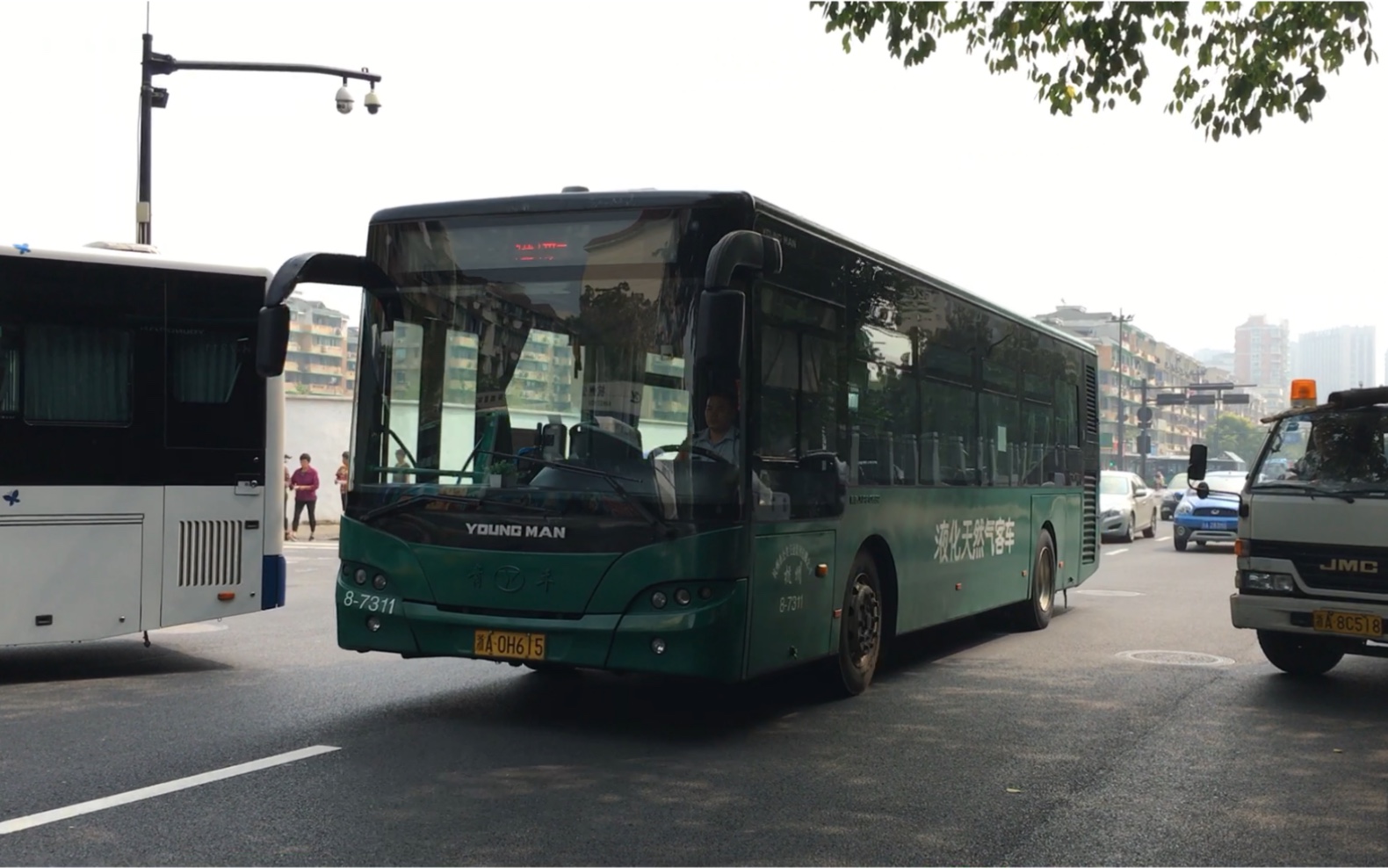杭州公交 jnp6105gc 8-7311