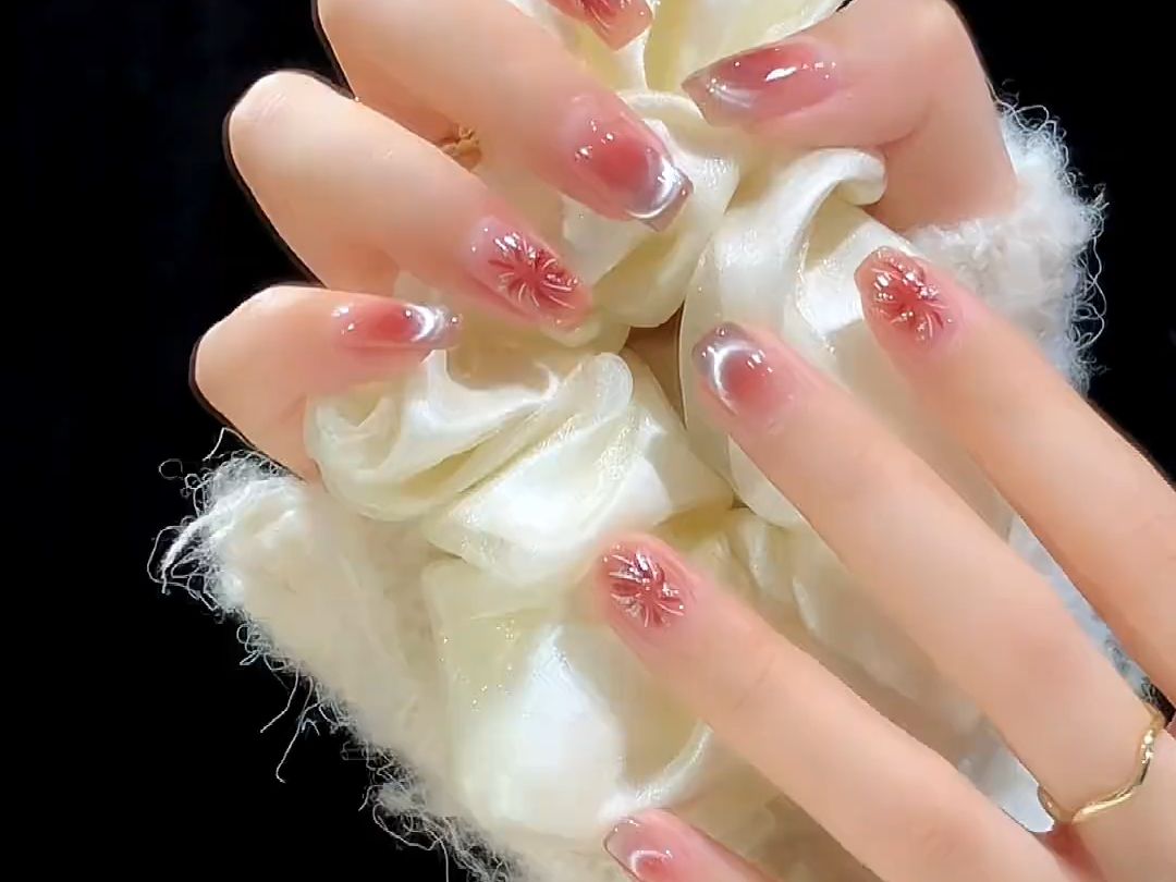 新年氛围感梦幻爆闪烟花美甲 超好看的美甲