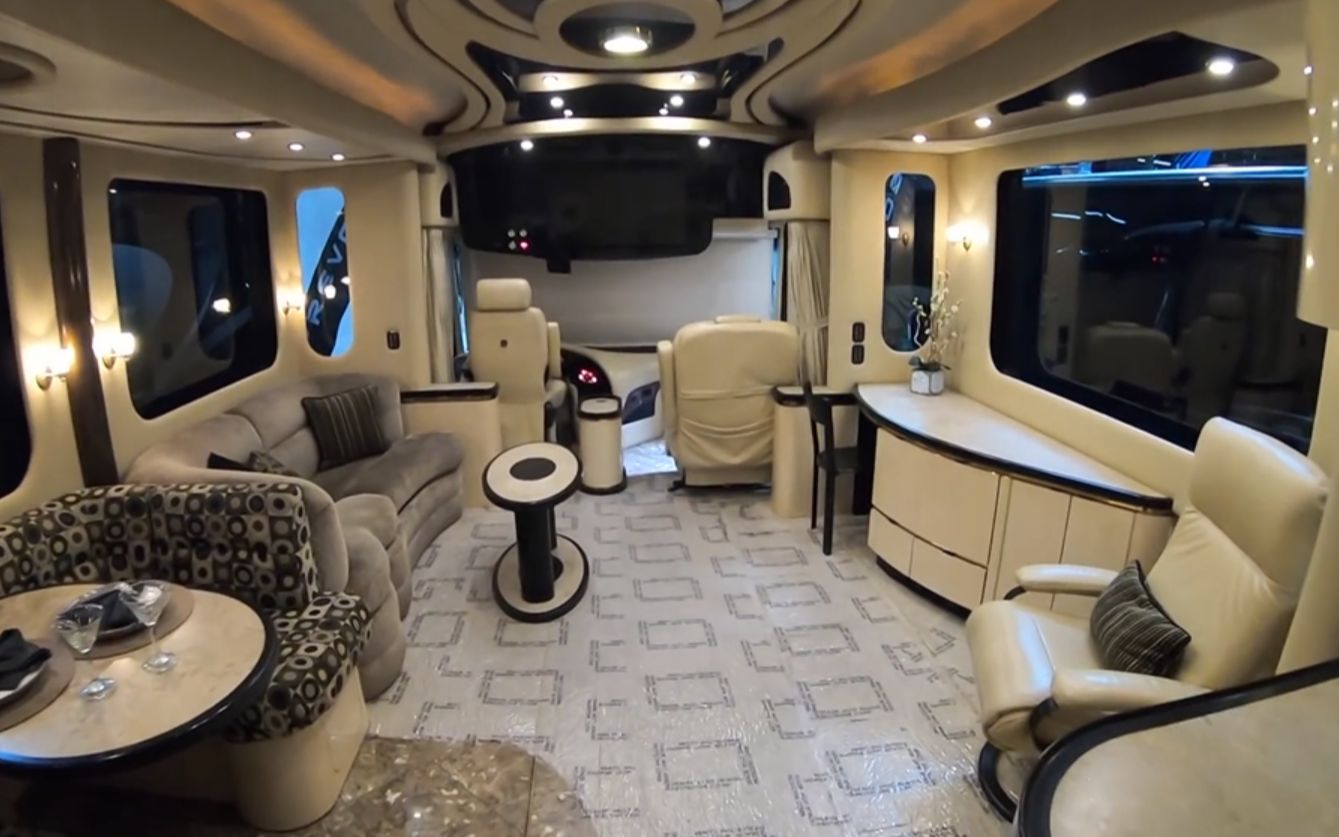 【房车搬运工】rare newell coach for sale 340000