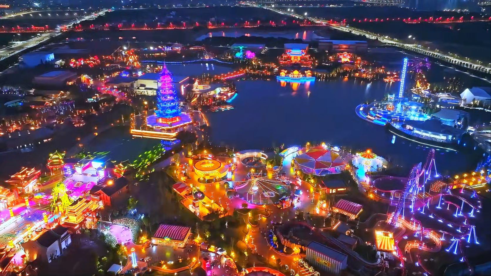 暑期即将接近尾声,快来#鹰潭方特 让夜晚的灯光秀和烟花点亮你生活的
