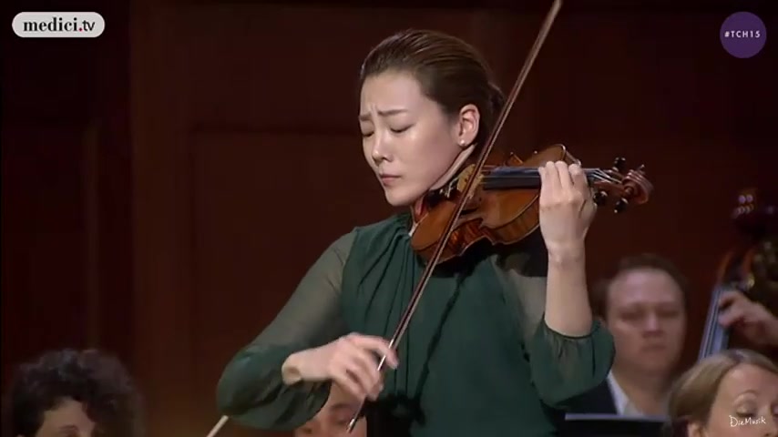 [图]康珠美 & 莫扎特-A大调第五小提琴协奏曲 Clara-Jumi Kang: Mozart, Violin Concerto No. 5 "Turkish"