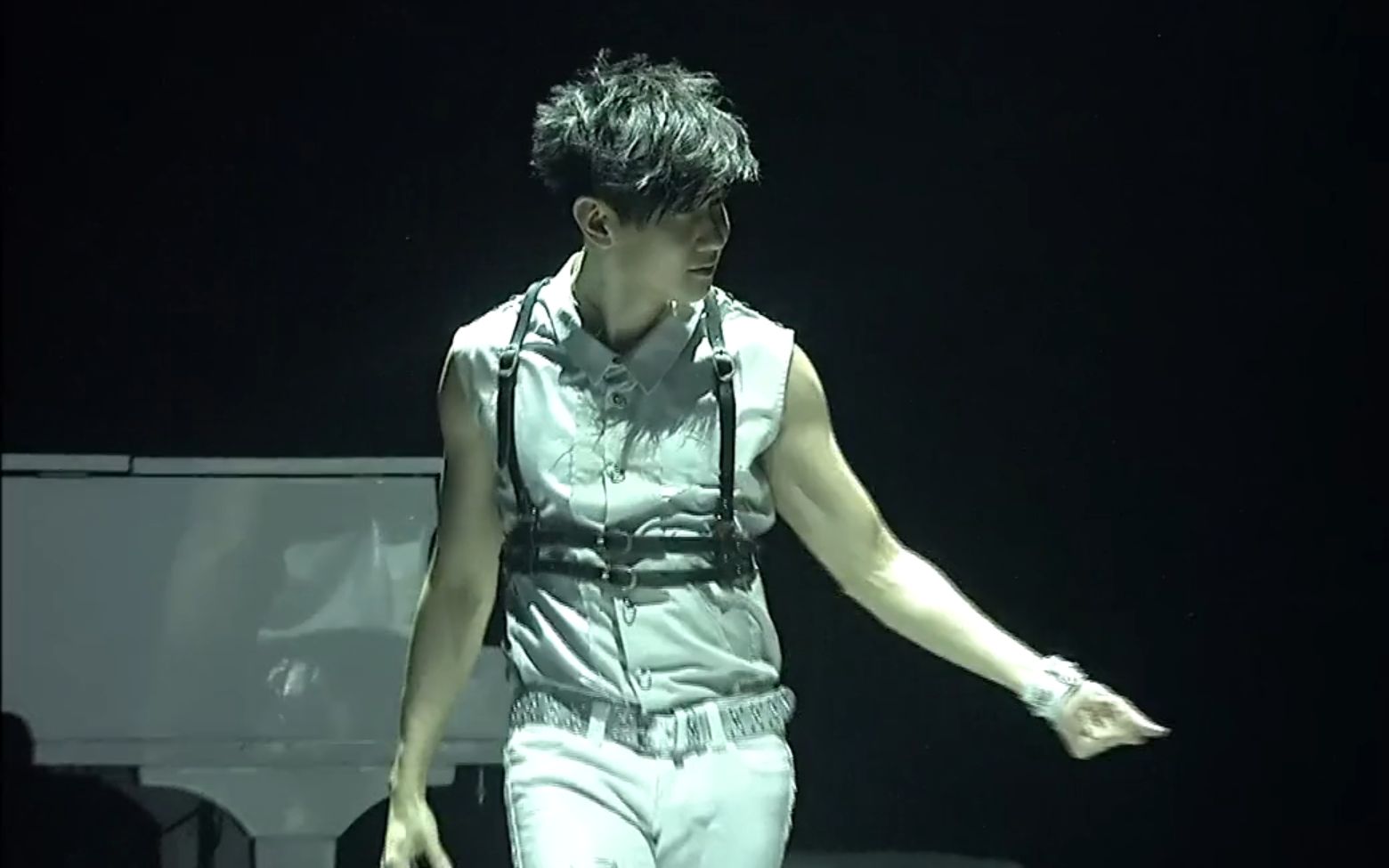 林俊杰她说修炼爱情学不会黑暗骑士20140415第2届音悦v榜年度盛典字幕