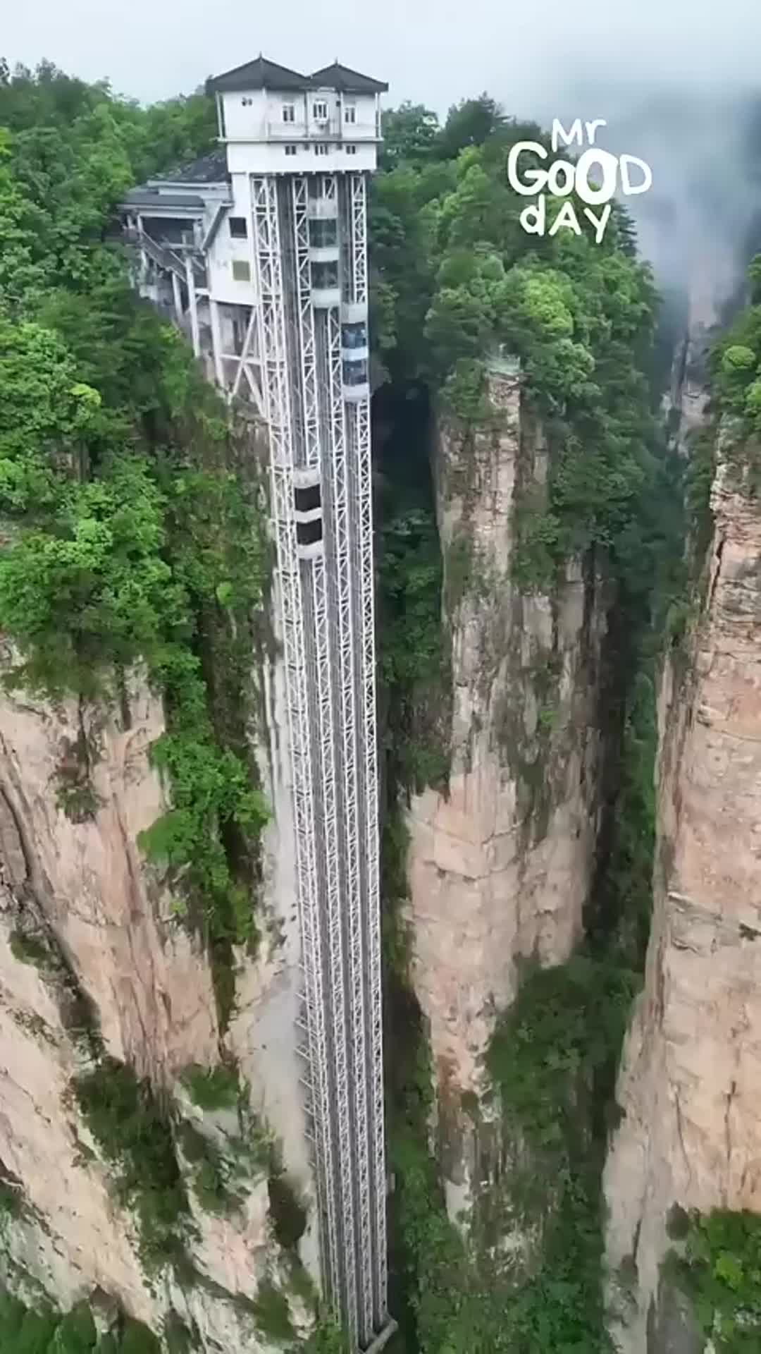 【中配】工程奇迹:全球最高的户外升降机天门山之旅【this outdoor