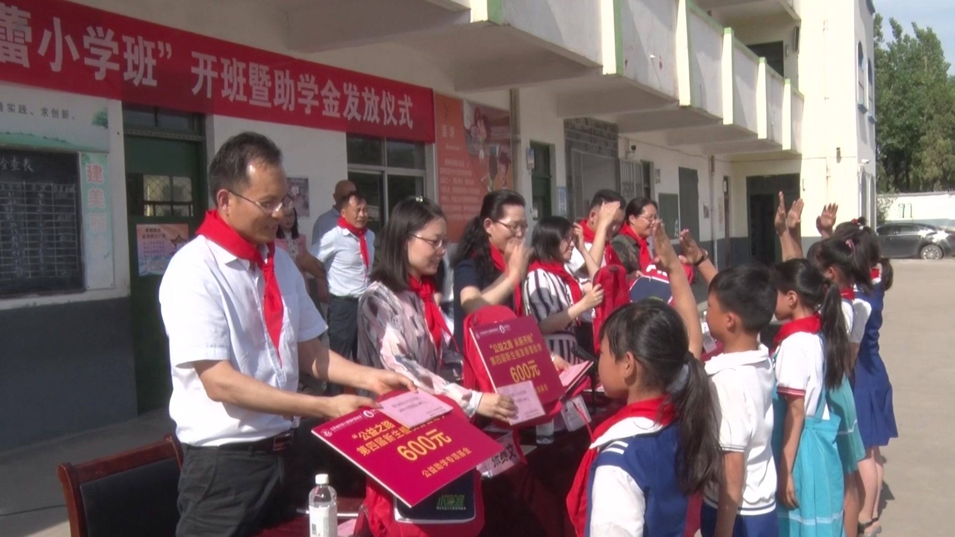 [图]【新生植发春蕾助学】智善其身，见证新生，公益之路，从心出发，让我们带爱前行