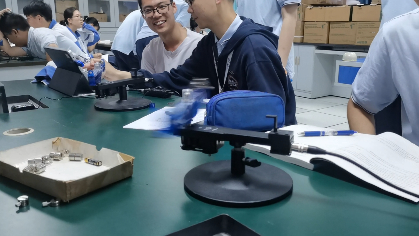 向心力研究实验装置旋转一分钟