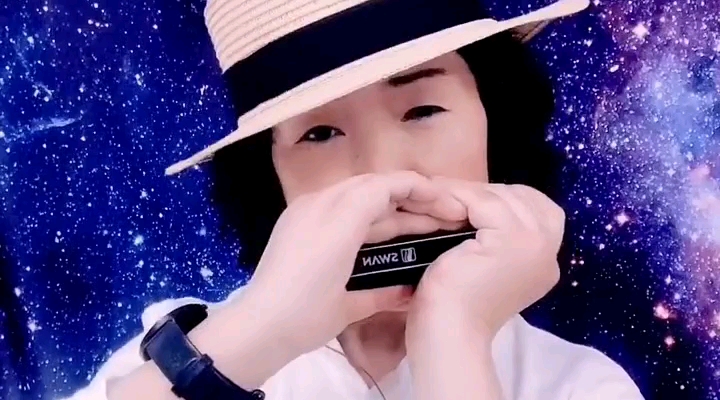 美女口琴独奏巜小红帽》