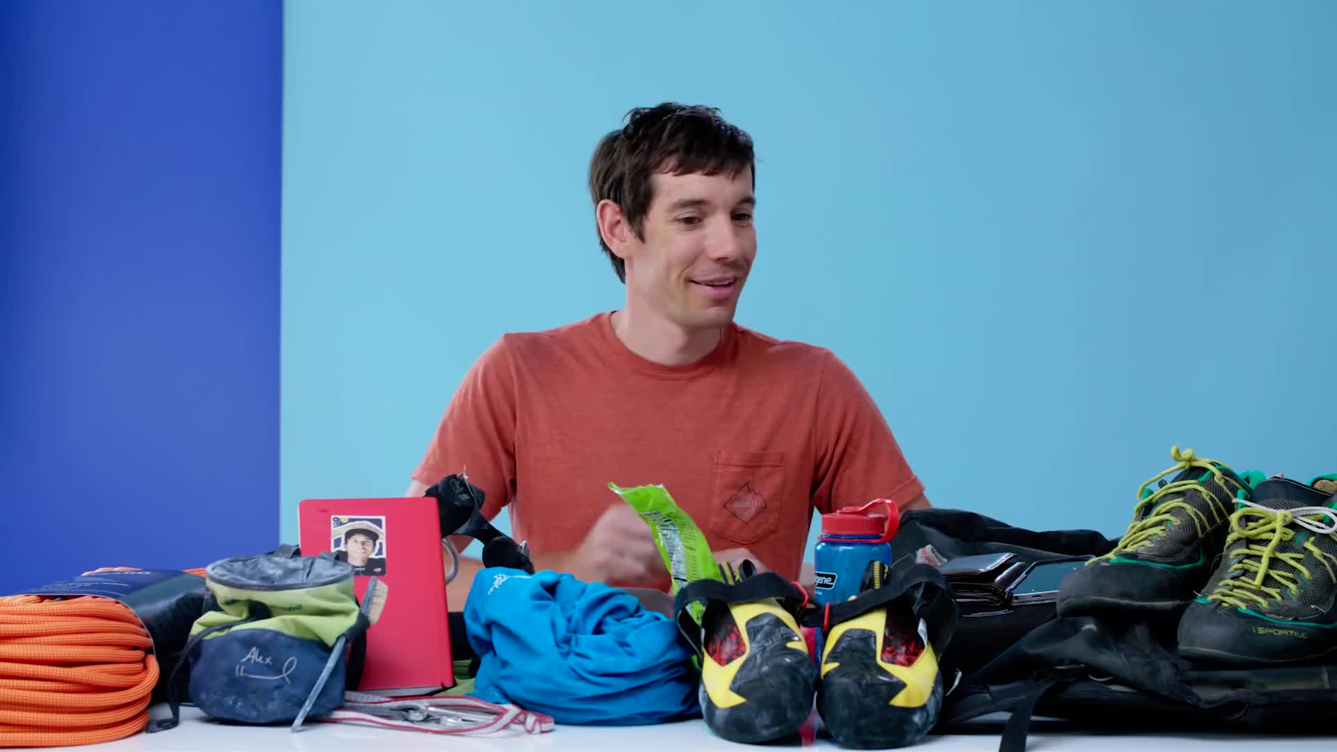 [攀岩|装备] 10 things alex honnold cant live without | gq
