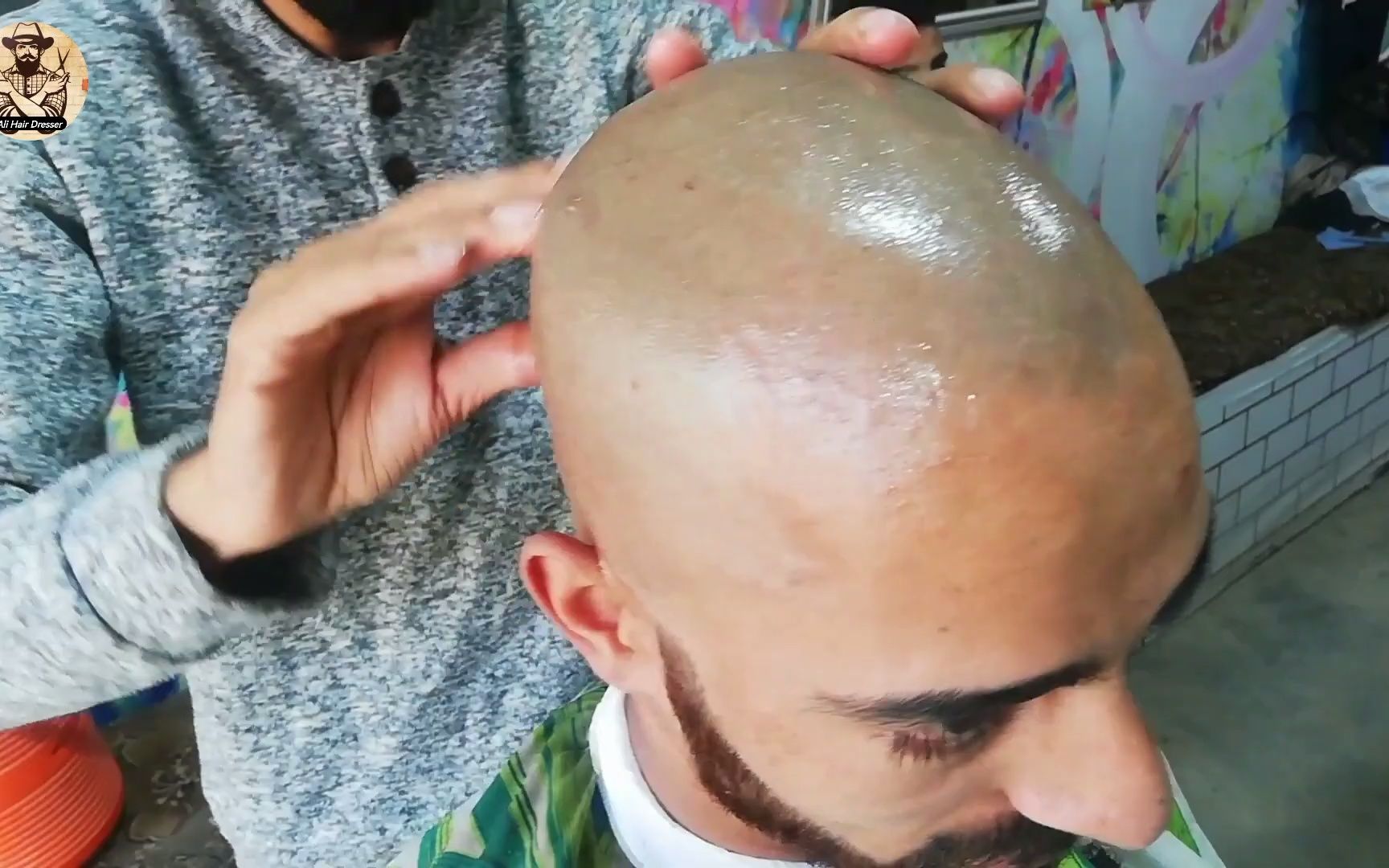 【超治愈】印度理发店是这样保养光头的