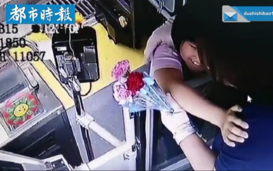 【母亲节快乐】女孩存零花钱给母亲送花哔哩哔哩bilibili