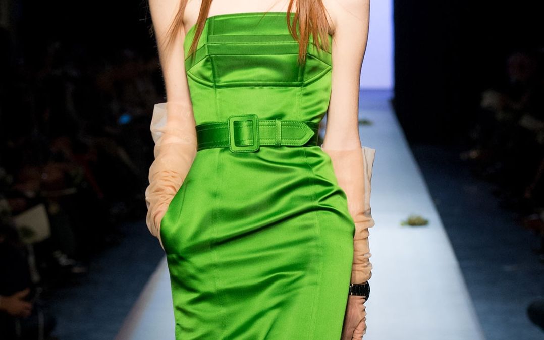 【极致踩点】林深时见鹿——森林般浓郁的绿裙子_哔哩哔哩_bilibili