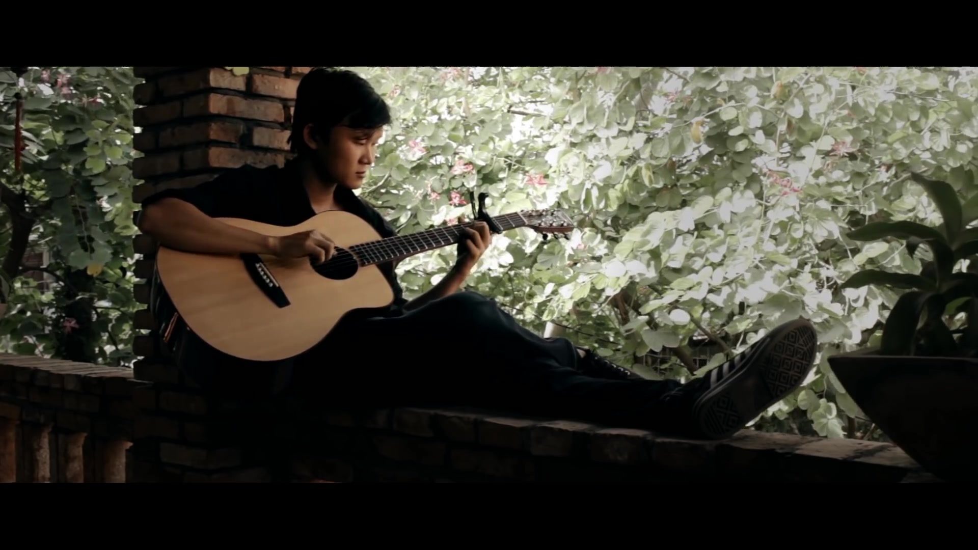 youtube越南小哥完美指弹soledadwestlifeguitarsolo