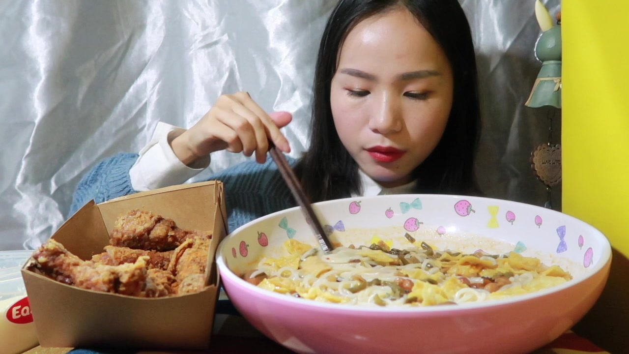 142 螺蛳粉/炸鸡腿/香蕉酸奶～ 中国吃播