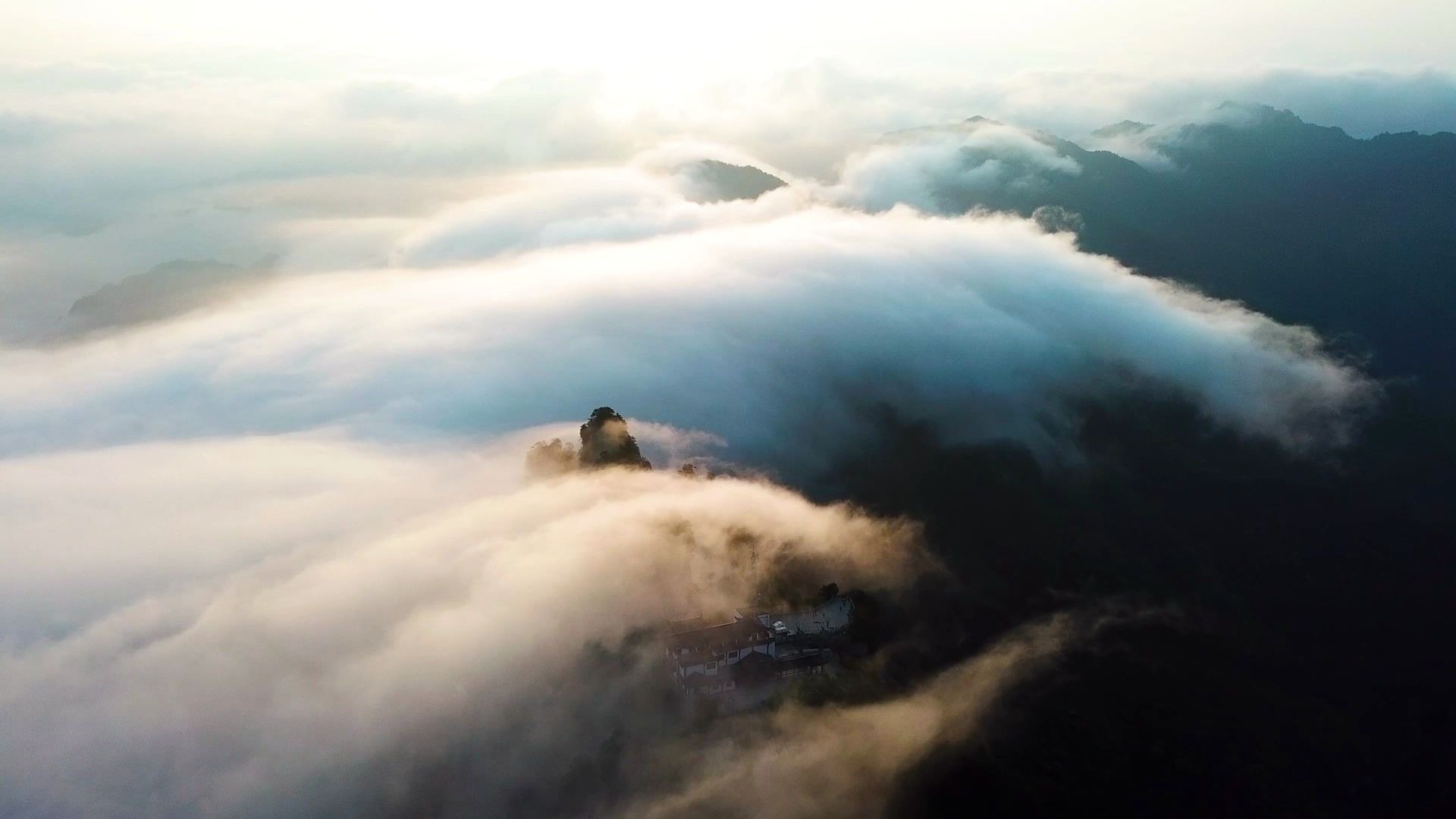 [图]又是一年立夏时张家界武陵源天子山遇云海美景