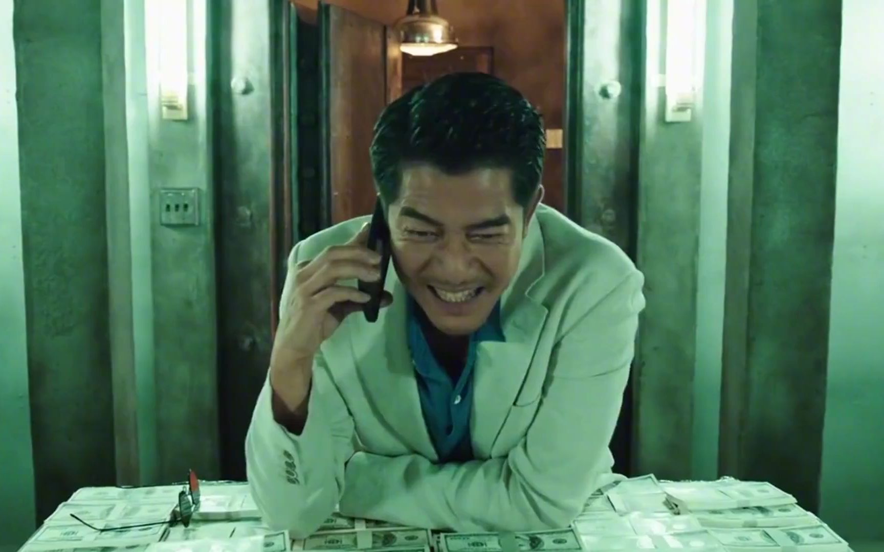 破局:郭富城找到赃款,打开仓库一看,全是美元