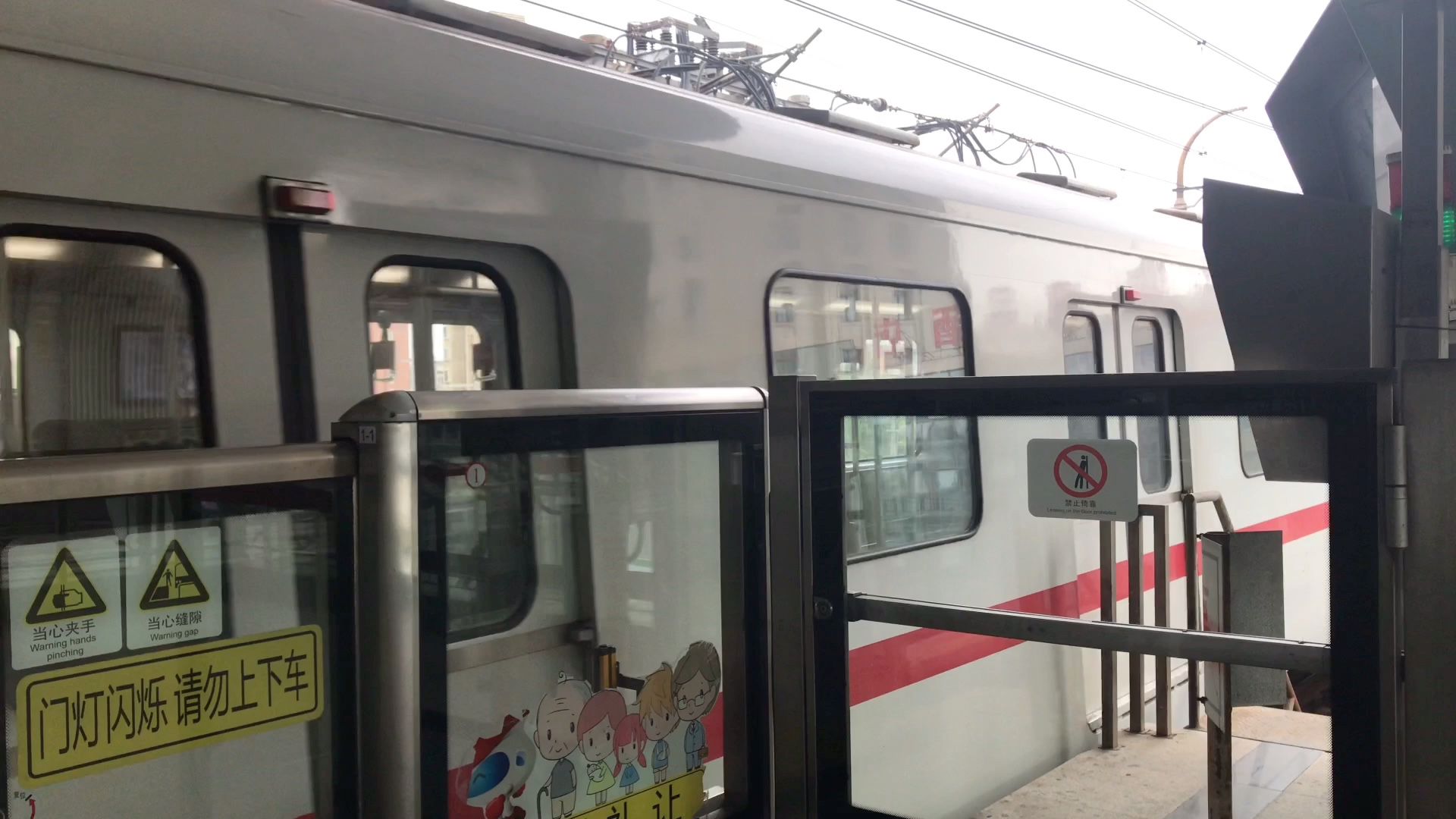 上海地铁拍摄于202263日老八121宝安公路出站