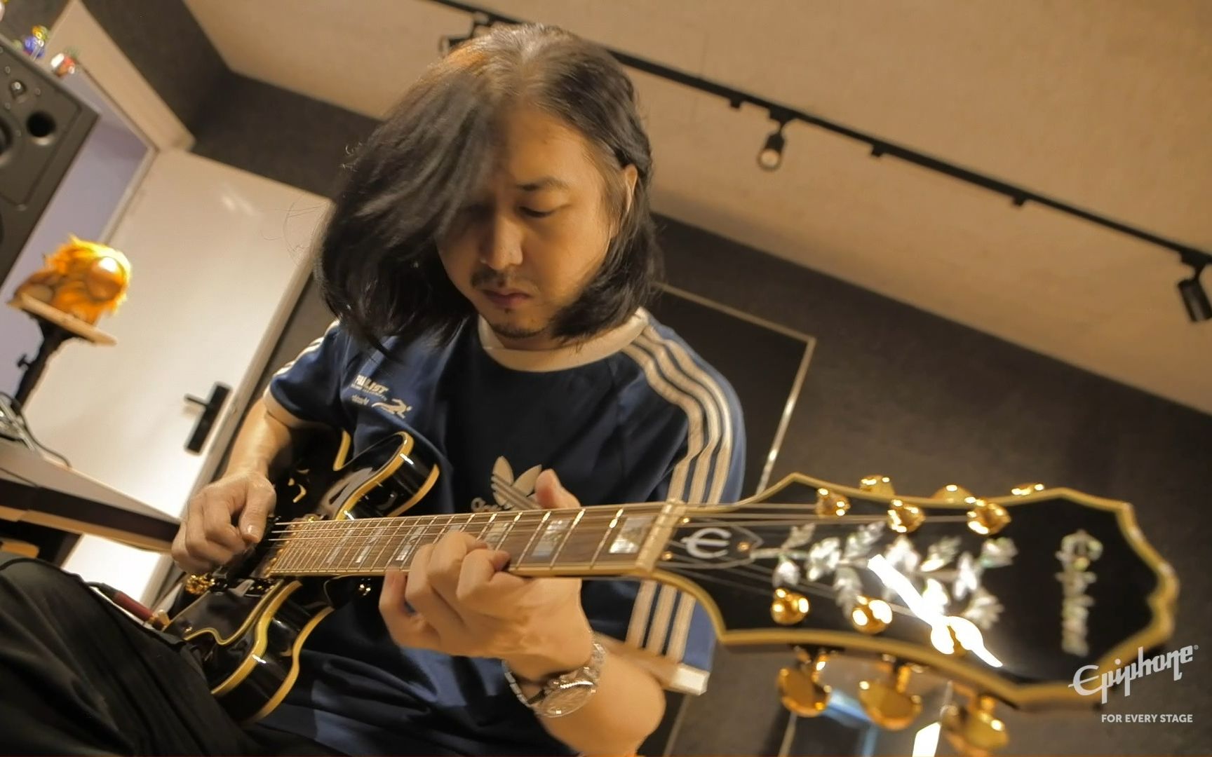 可强劲可温暖,面孔乐队大迪演示epiphone sheraton ii pro,与es-335并