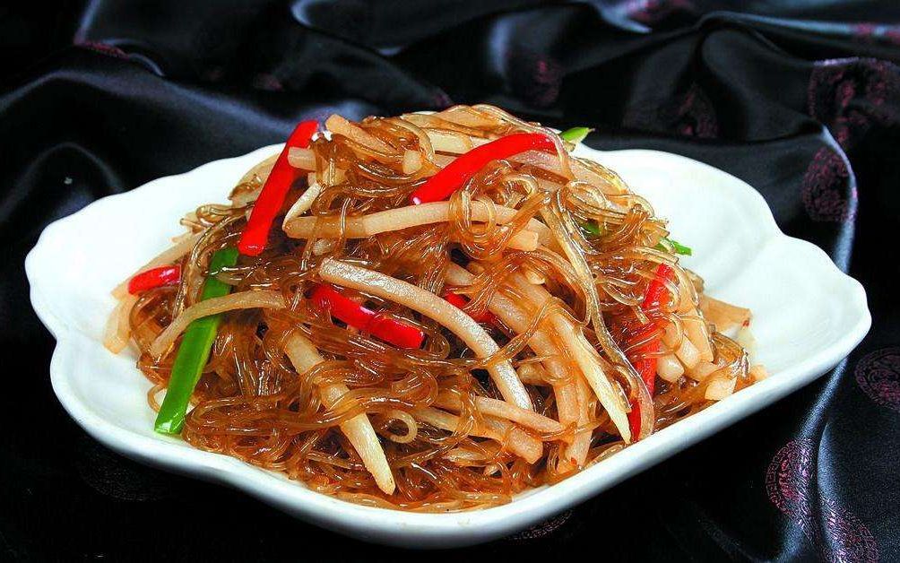 "萝卜炒粉条"最好吃做法,萝卜脆嫩鲜香,粉条爽滑不粘锅