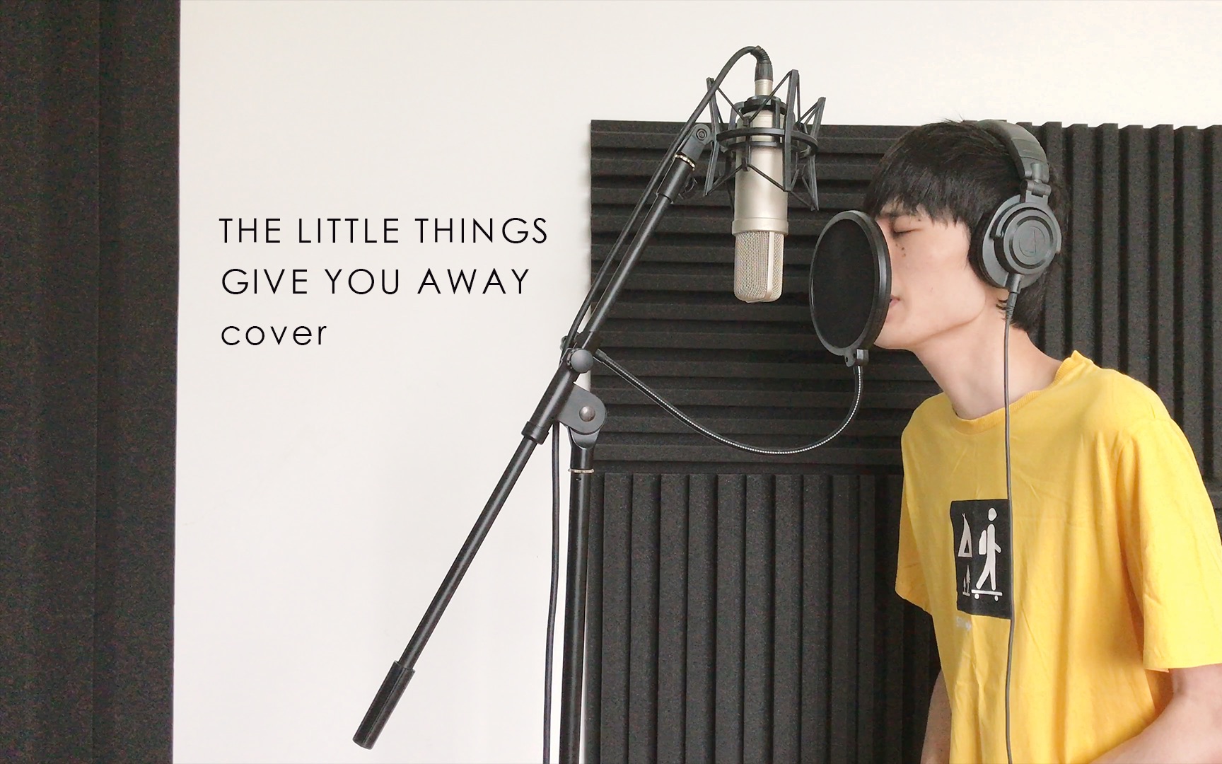 [图]The Little Things Give You Away cover