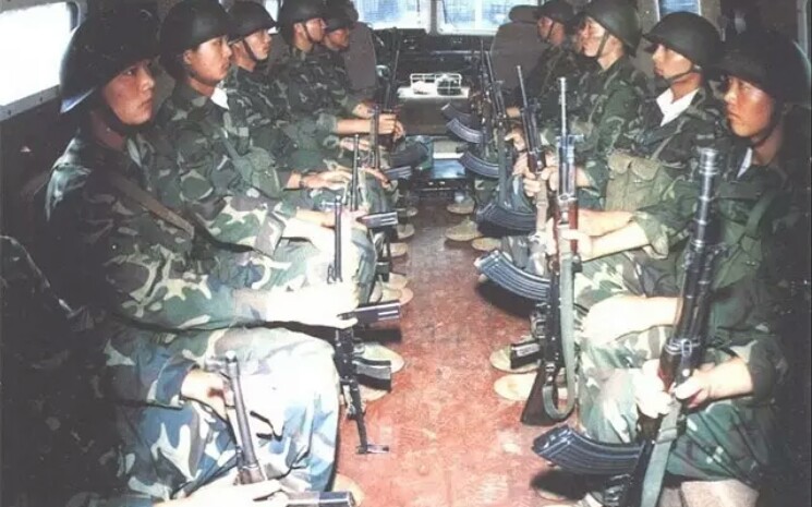 2000年武警图片图片