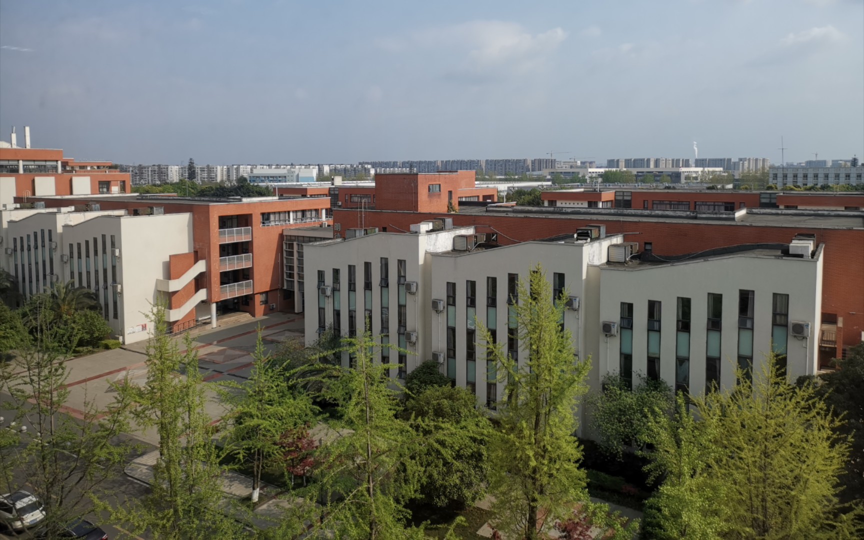 西南民族大学图书馆内景