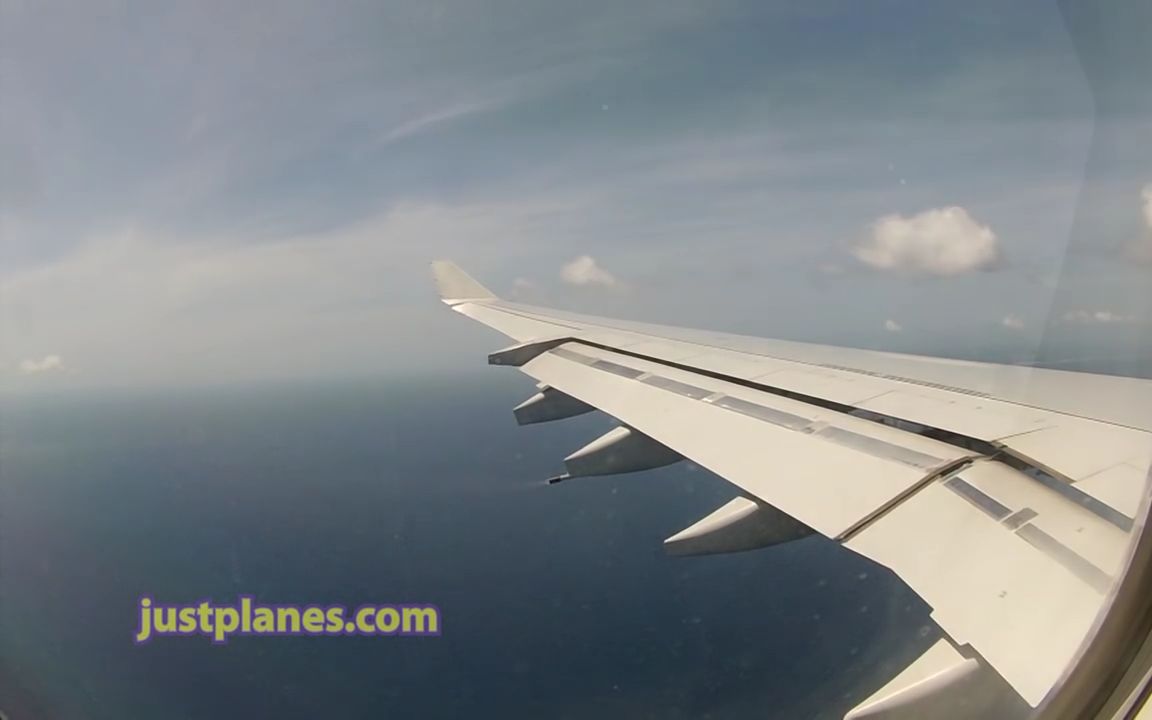 【justplanes】机翼视角 | a340在圣马丁岛的降落