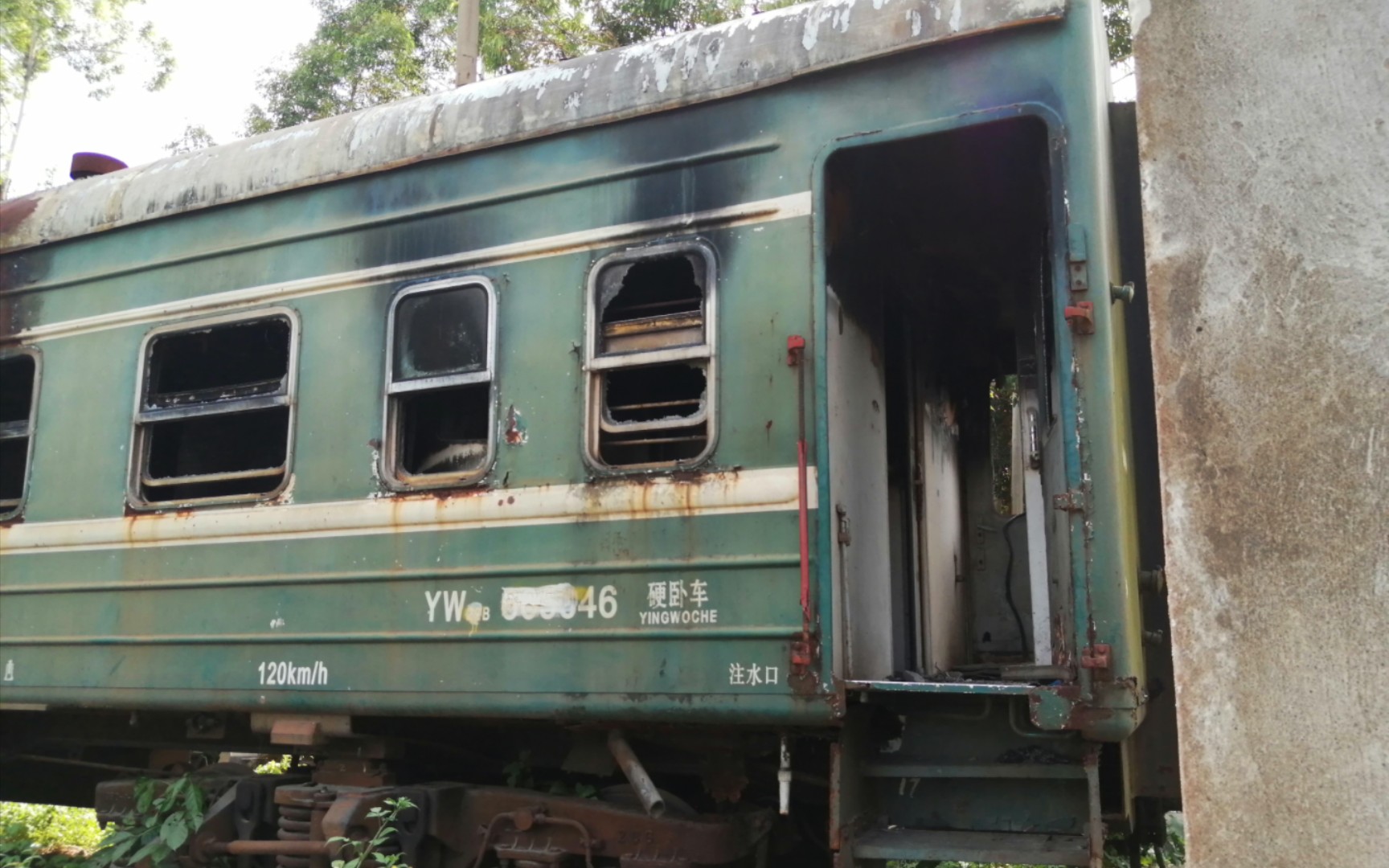 【车迷活动】和车迷探访烧焦多年的yw22b(内部)_哔哩哔哩_bilibili