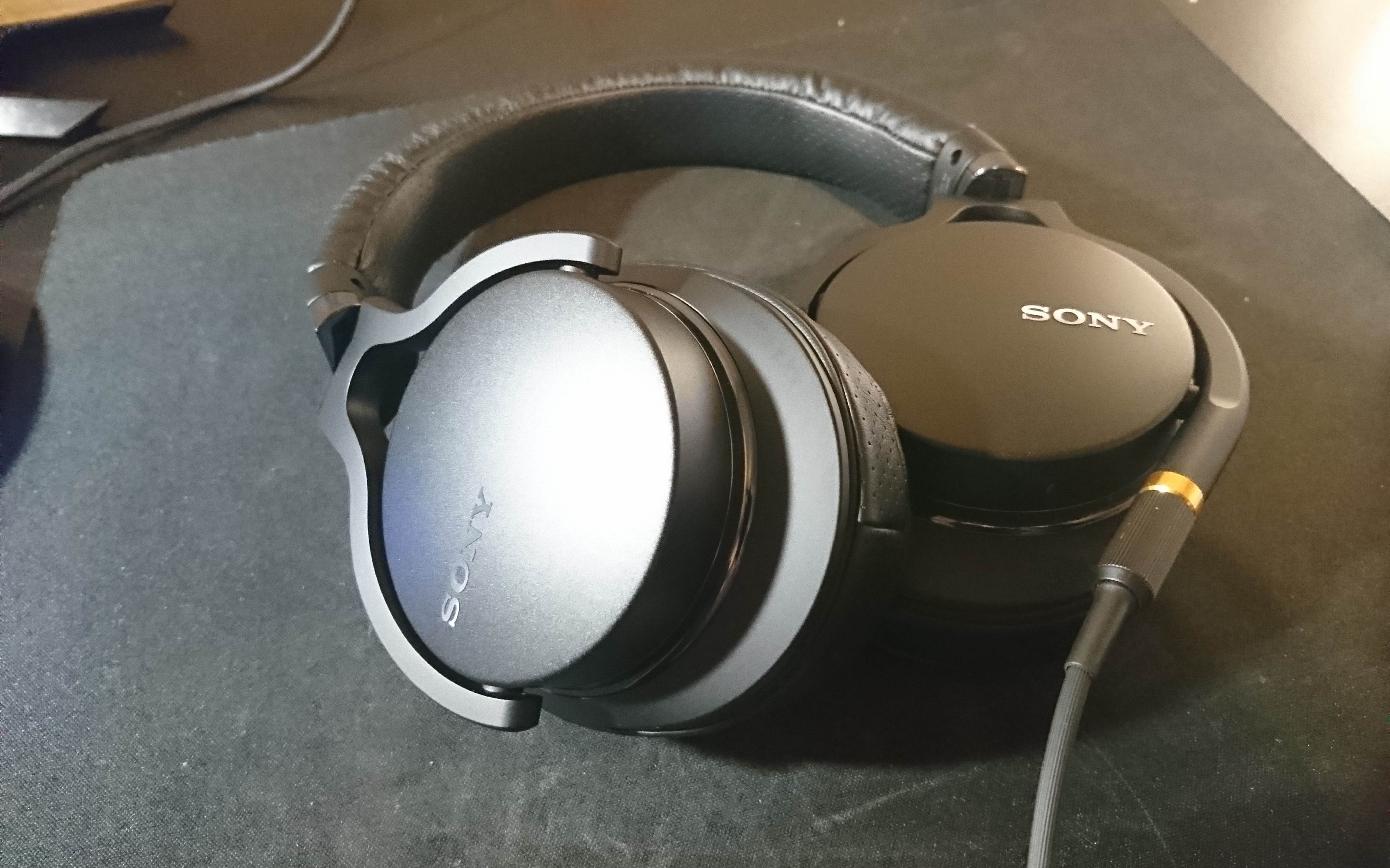 [图]Sony MDR-1A limited