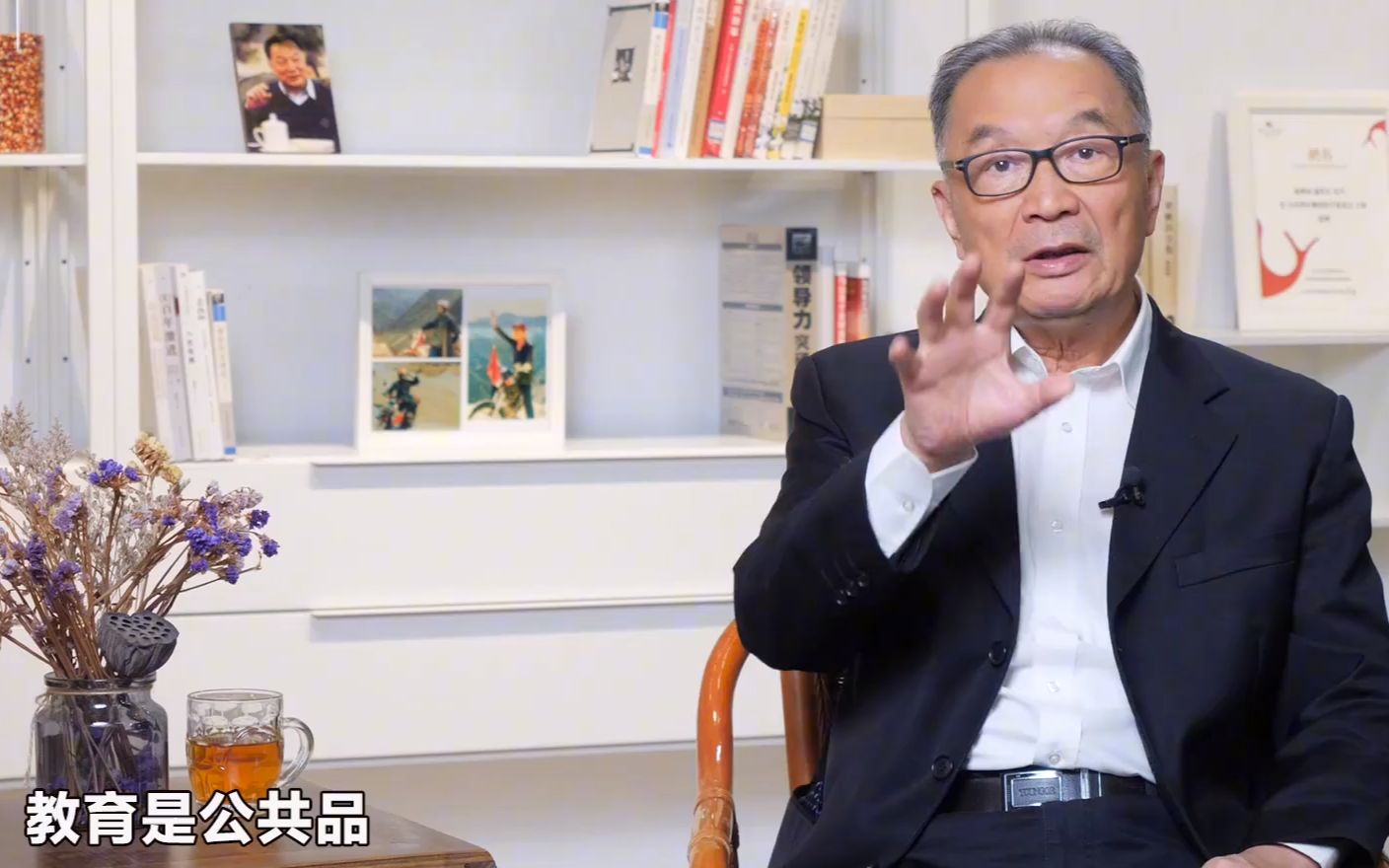 我忘却了云中飞燕的娇姿,也淡泊了万物繁花的妖媚,渐渐地我成了一粒