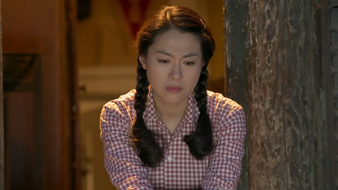 用一生去爱你美女竟然独自一人在台阶上哭泣这是怎么回事