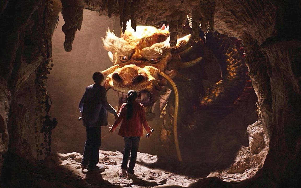 女孩作为龙的真命传人,听到了龙的哀鸣,后来在山洞里找到了龙!