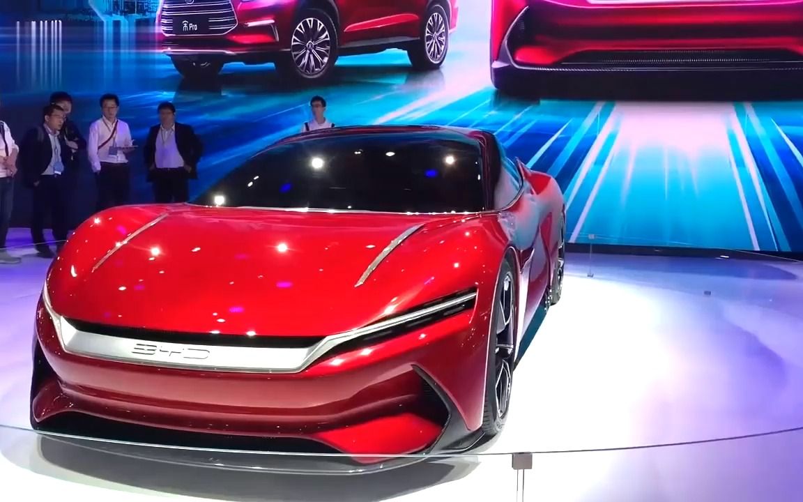 比亚迪果然没食言,轿跑汉实车到店,或29万起车标太亮眼