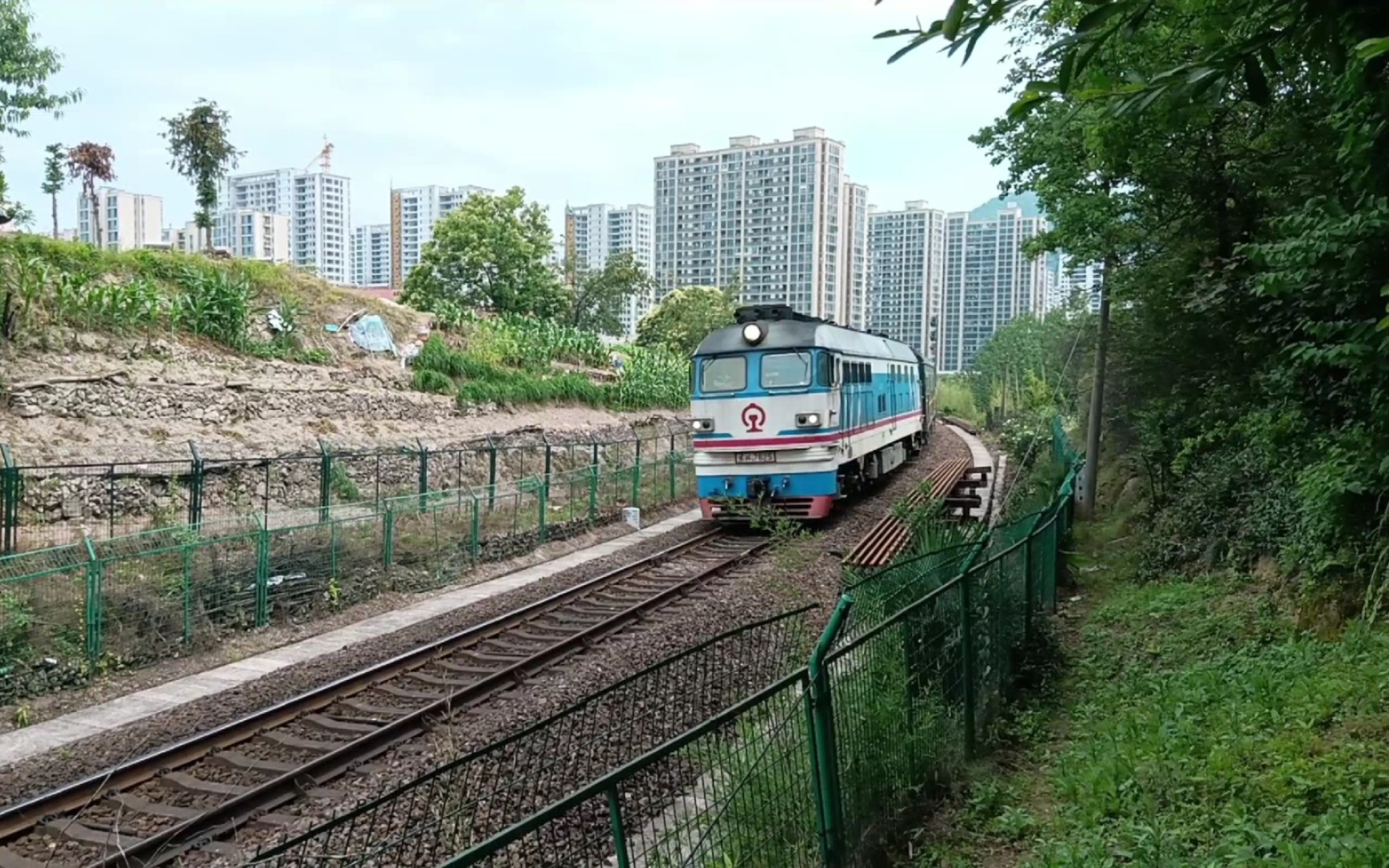 df4b-7625牵引k102次通过