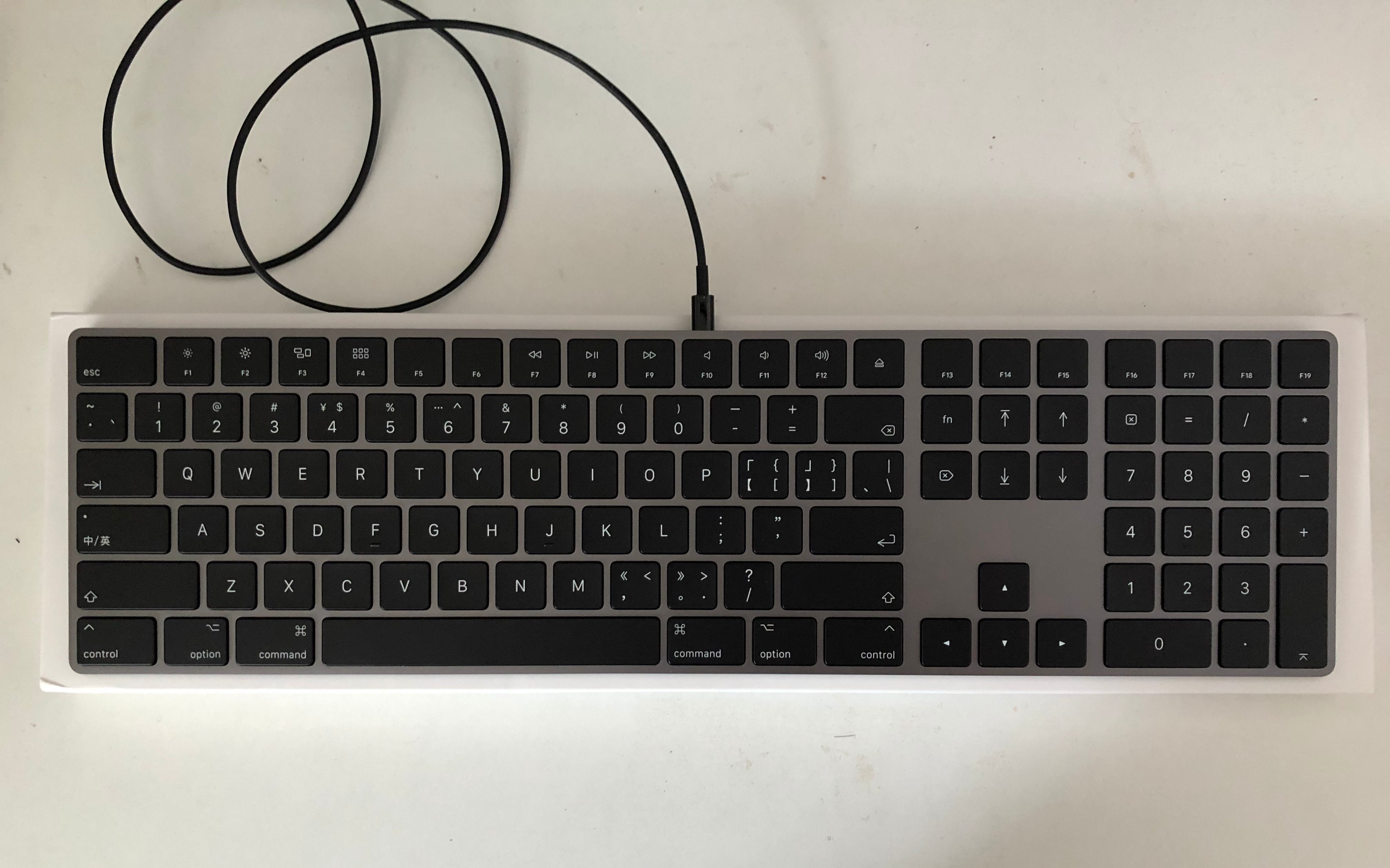 [智商税]二代深空灰色妙控键盘开箱