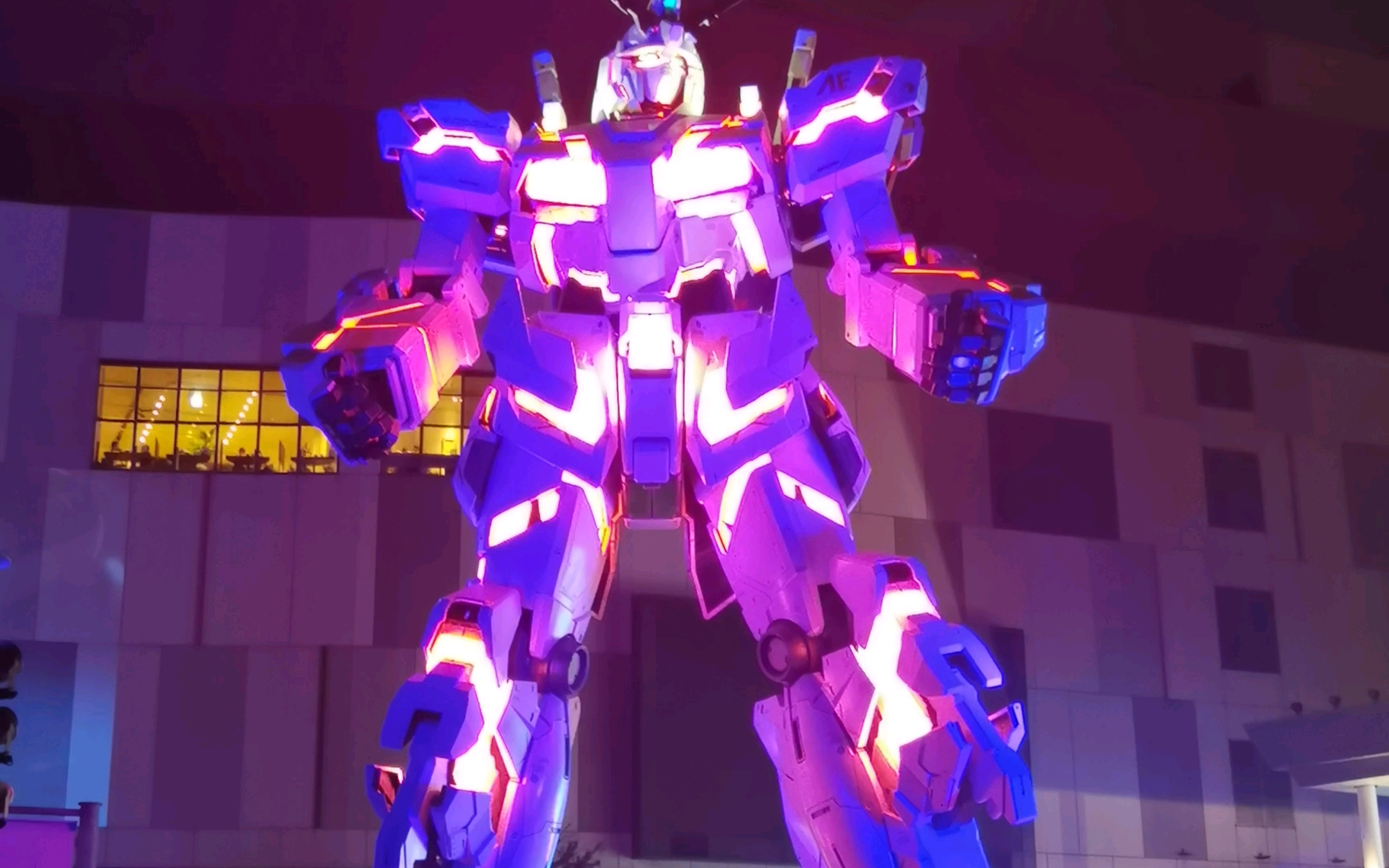 东京台场独角兽高达变身灯光秀