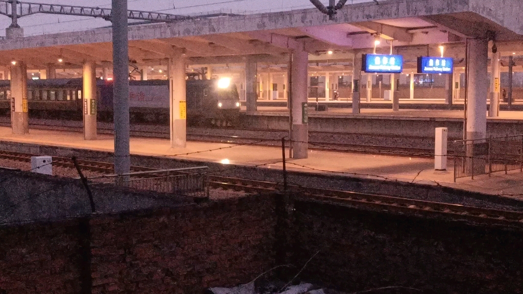 k2285次列车 长春开往昆明方向