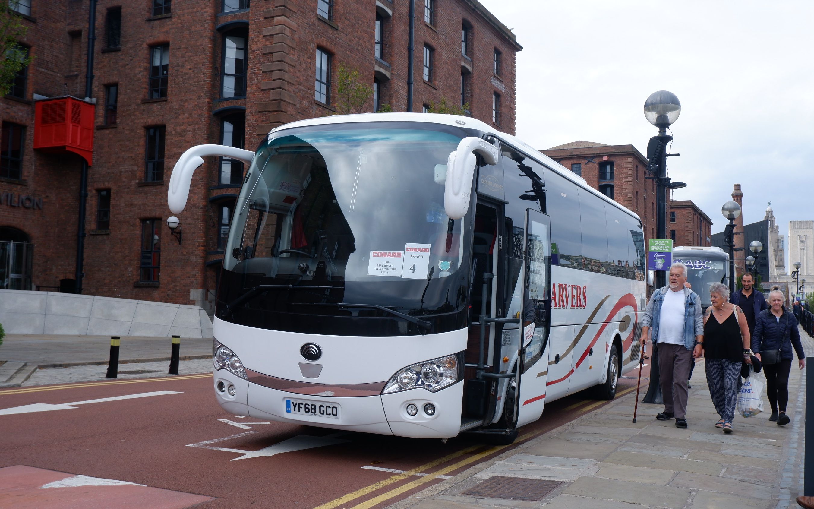 欧洲豪华客车随拍(3)~ 依旧时右舵版宇通客车领衔