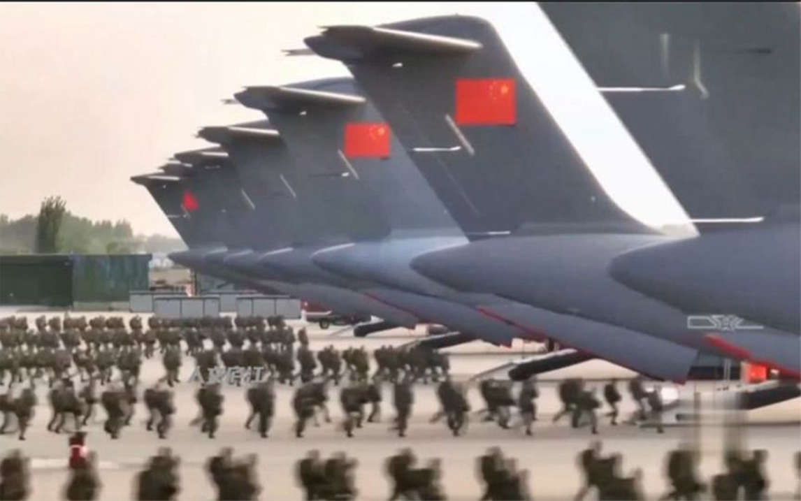 震撼场面!东部战区陆海空火箭军″展开实战化实弹军演,太霸气