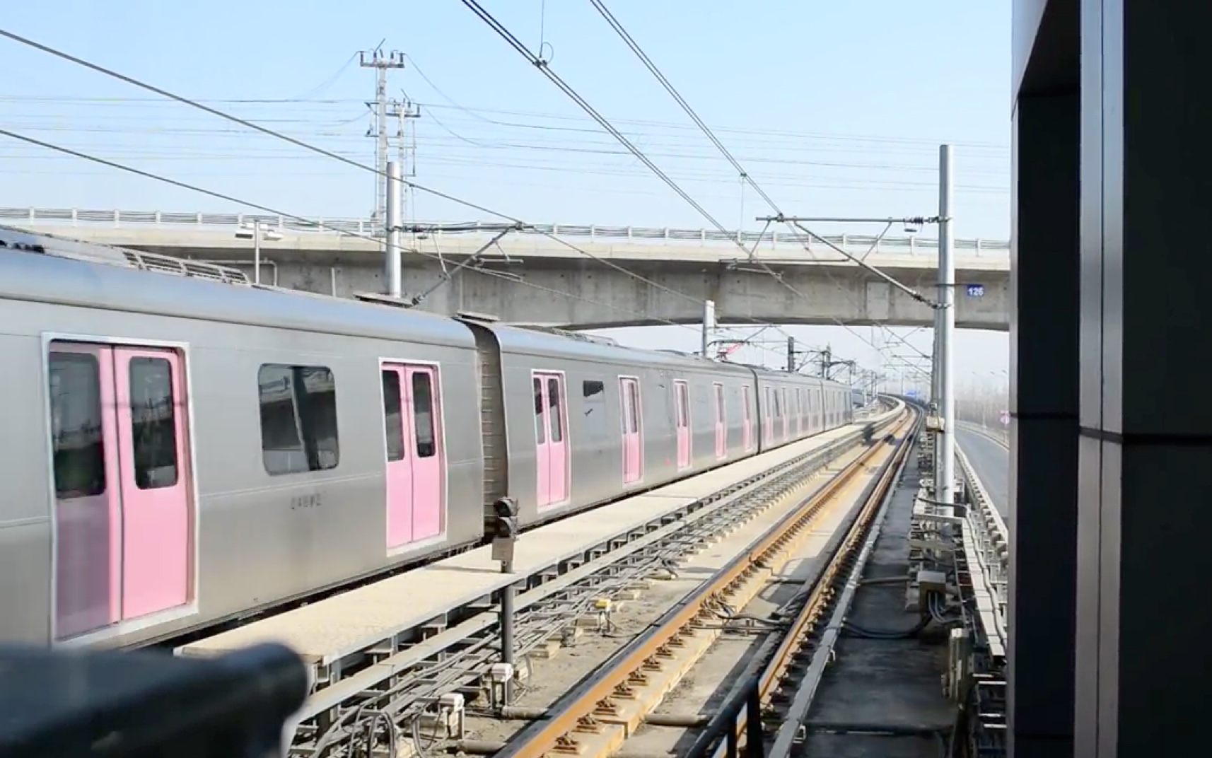 京港地铁14号线240车组园博园进站(张郭庄方向)_哔哩哔哩_bilibili