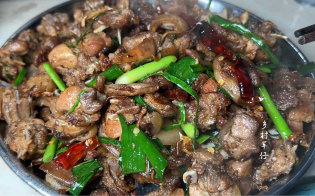 小伙不抓田鼠!做一道广西招牌菜"爆炒香肉",又要醉一桌兄弟了