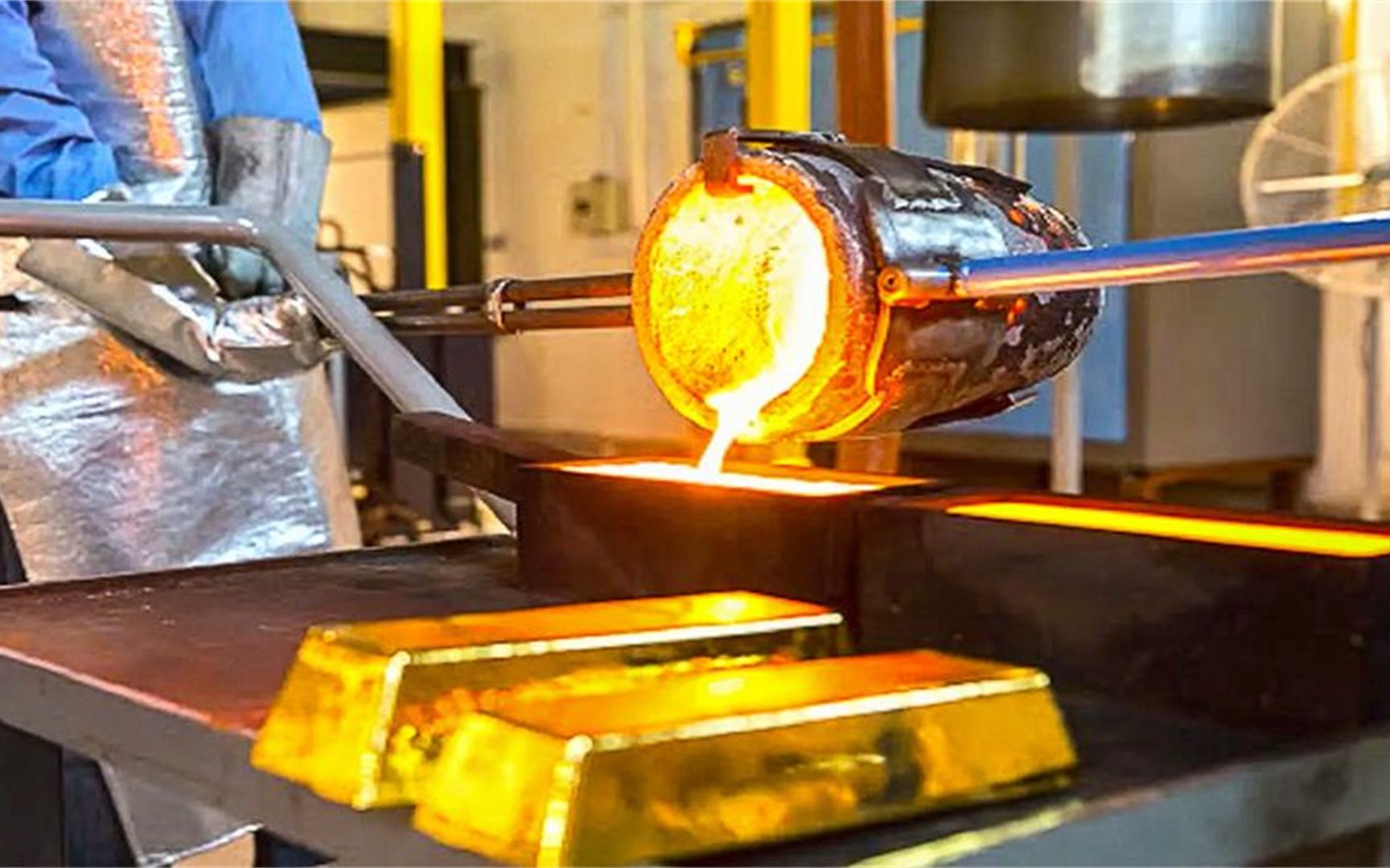 极端惊人的黄金铸造过程!网友,空气中弥漫着金钱的味道