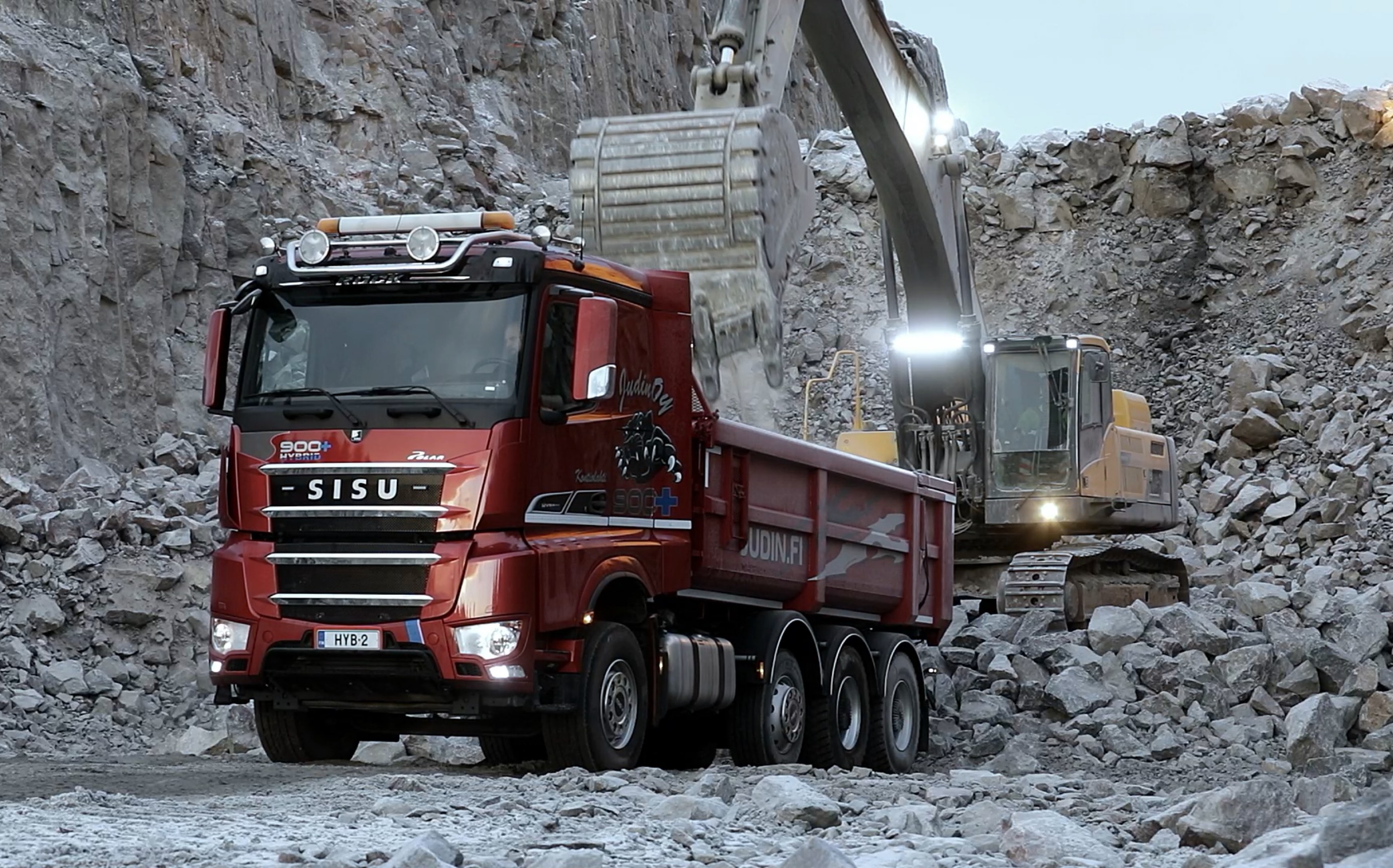 芬兰sisu900马力 混合动力商用车在筑路工程中的应用