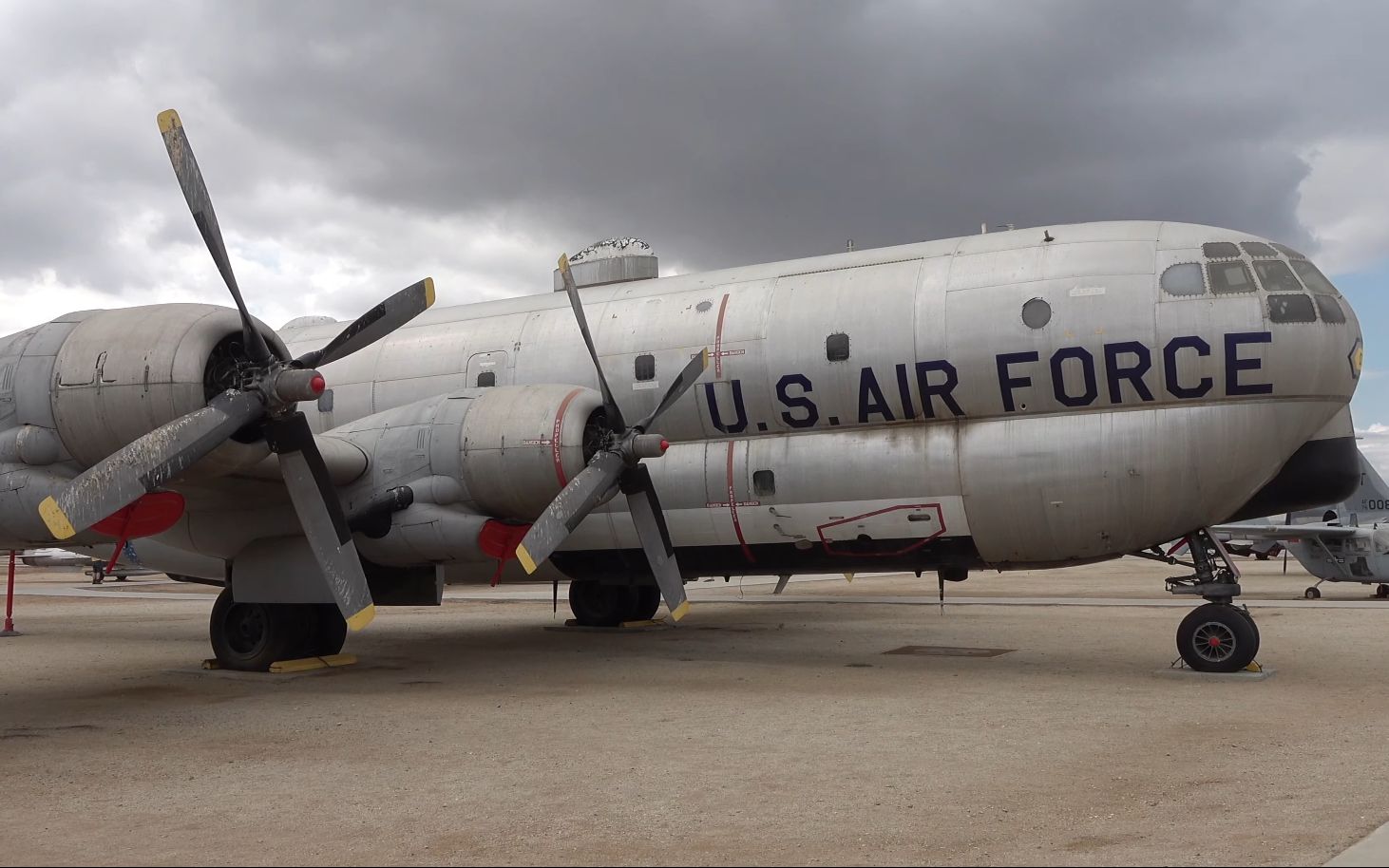 b-29轰炸机超级魔改-kc-97l加油机