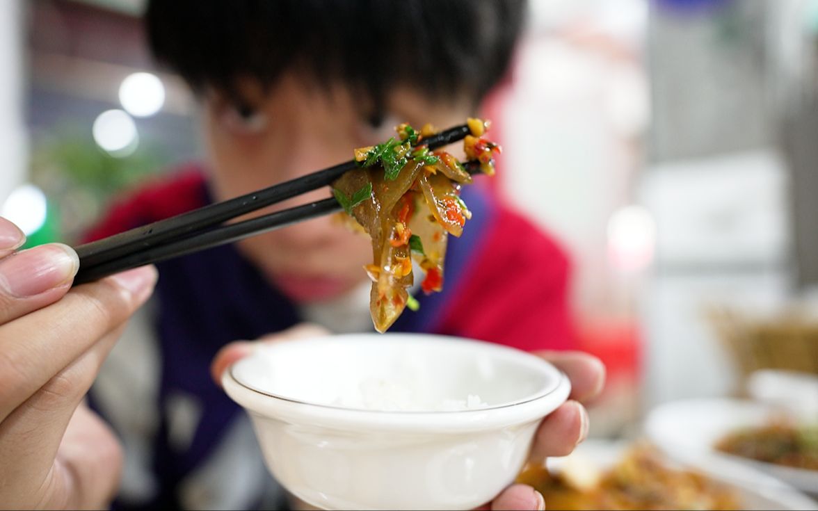 [图]来长沙吃美食，看帅小伙这个就够了!